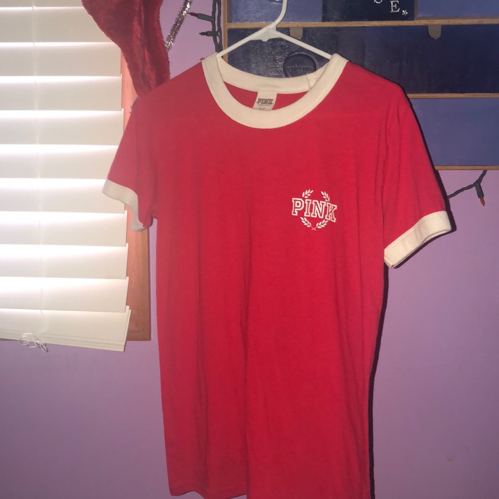 VS pink tee shirt